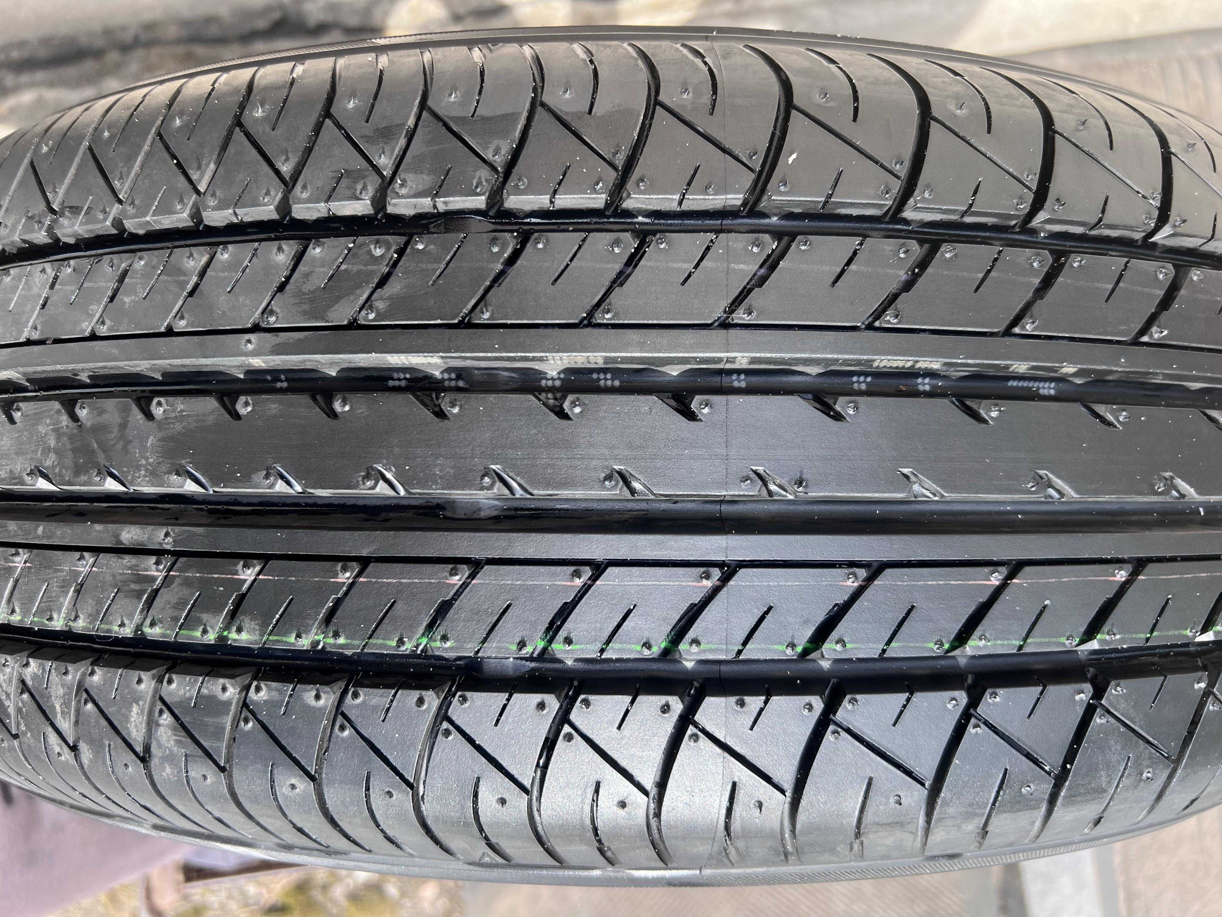 Запаска Toyota Camry диск и шина Yokohama Decibel 215/60 R16 две шт.