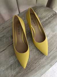 Жовті шкіряні туфлі Braska, 36 розмір