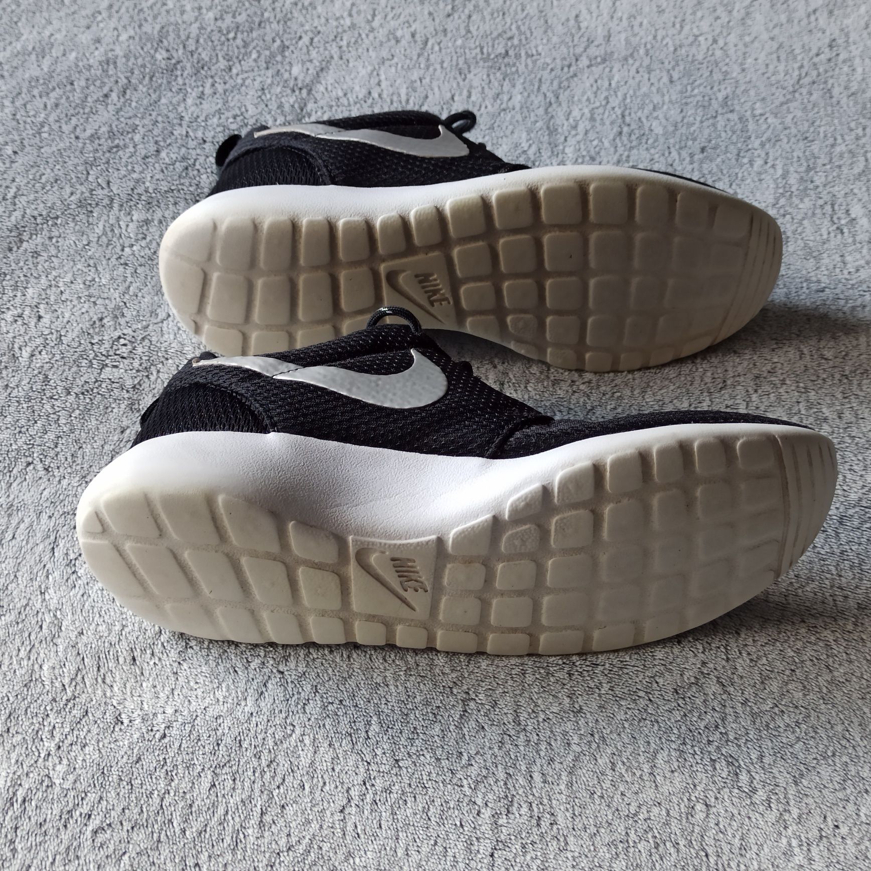 Nike buty sportowe 37,5 czarne białe srebrne stan bdb oryginał lekkie