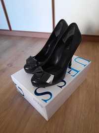 Sapatos de salto Guess tam.40