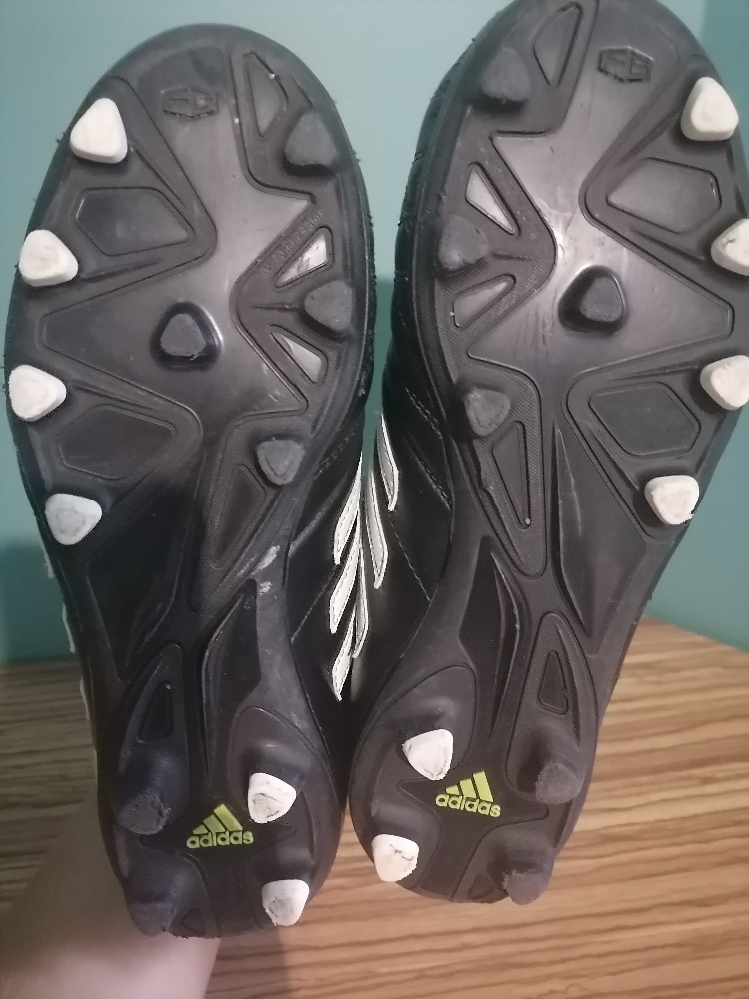 Chłopięce korki Adidas rozm 37 i 1/3