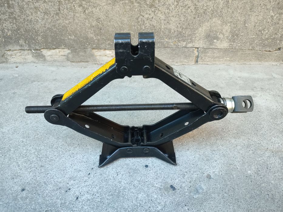 Домкрат Toyota Yaris тойота ярис