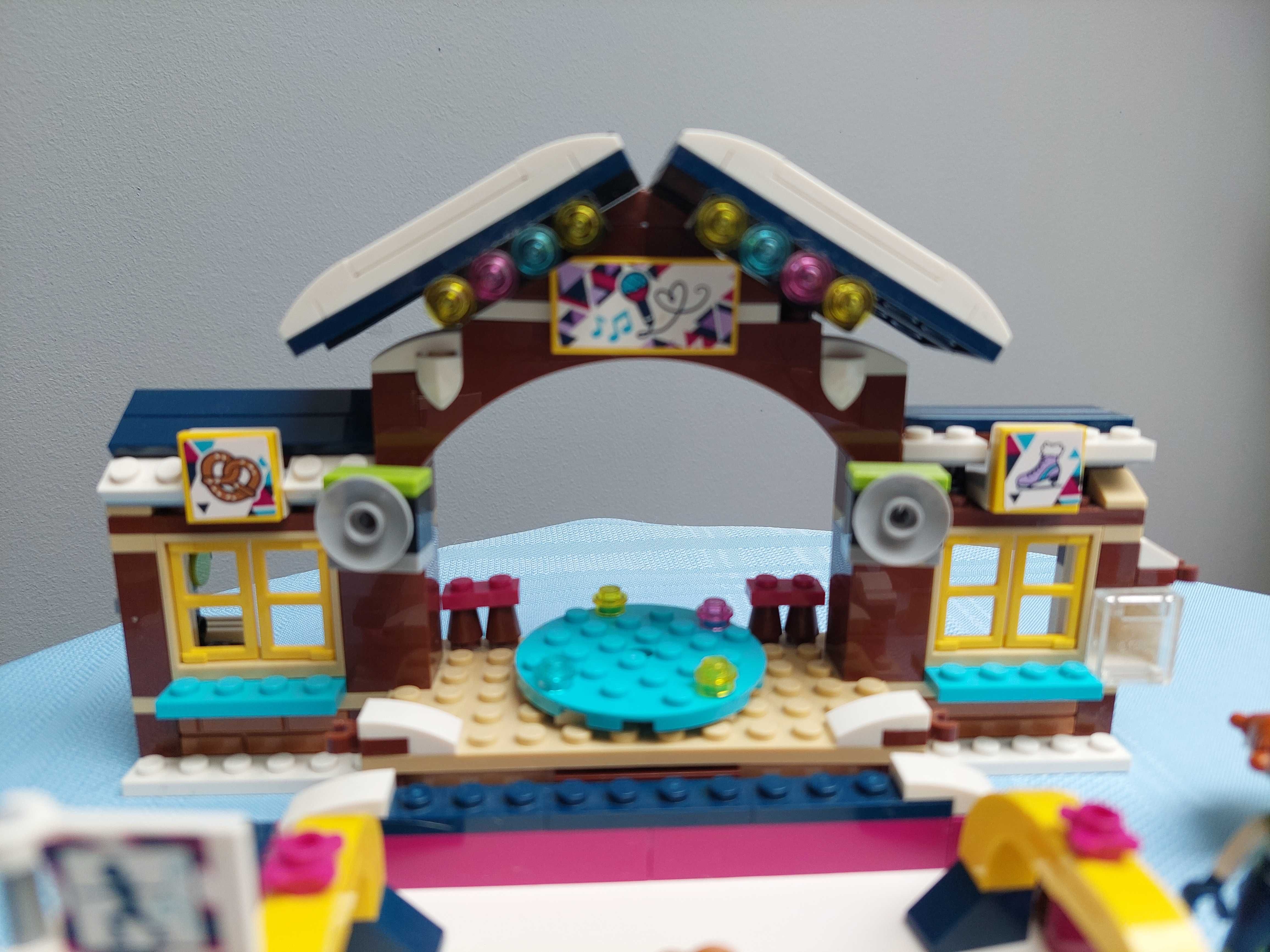 LEGO  Friends 41322 - Lodowisko w zimowym kurorcie