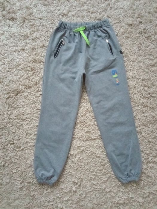 Szare spodnie dresowe Traffic rozm. 170