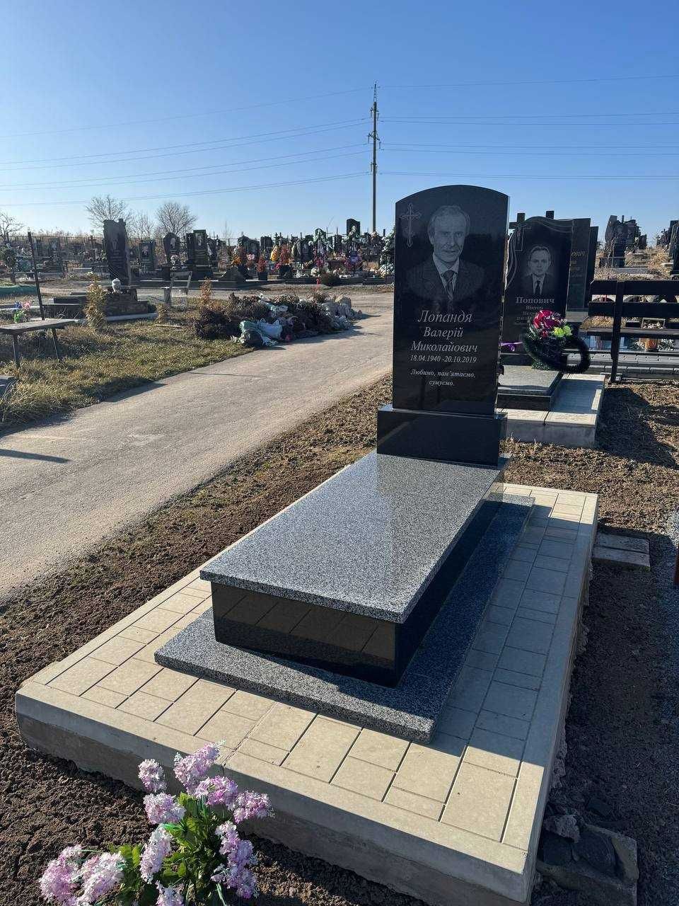 Бюджетні пам'ятники з НАТУРАЛЬНОГО ГРАНІТУ | Одинарні | Подвійні