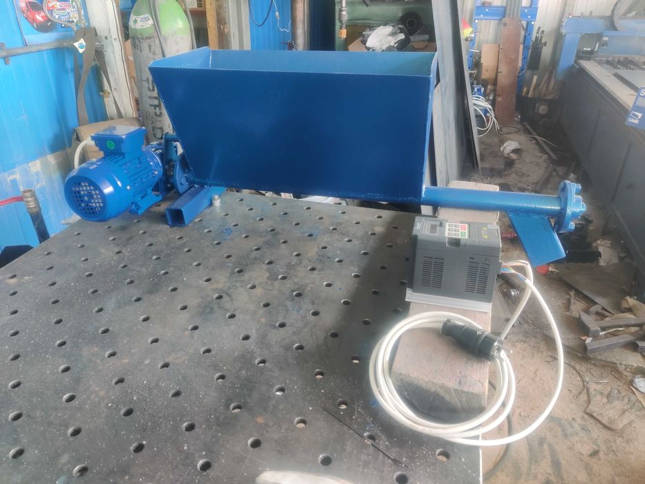 Podajnik do trocin / Materiałów sypkich żmijka