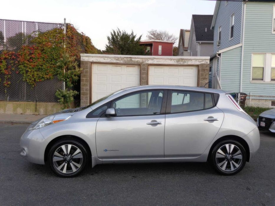 Nissan LEAF SL      2017