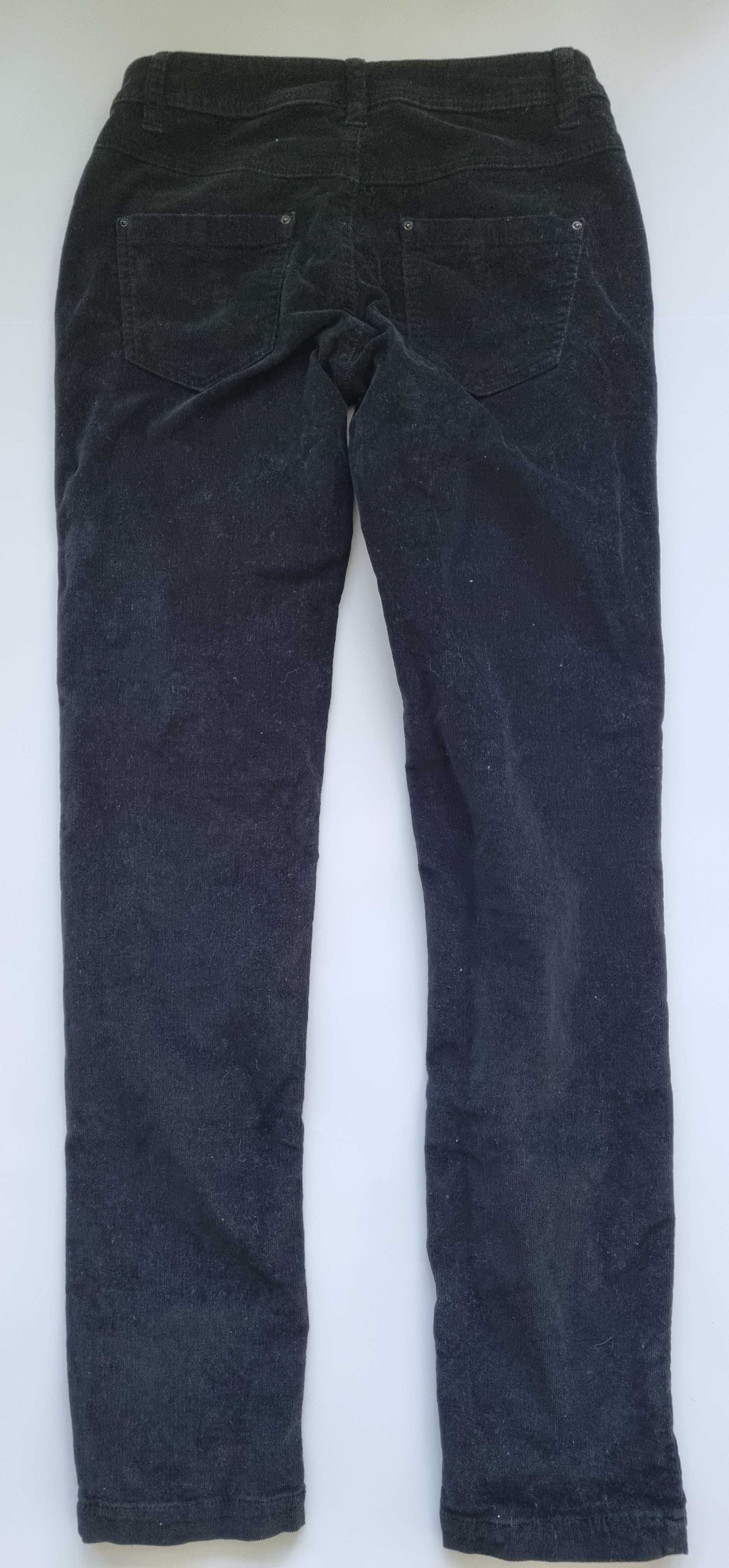 Czarne spodnie damskie ze sztruksu, krój jeansów, Orsay, roz. 38