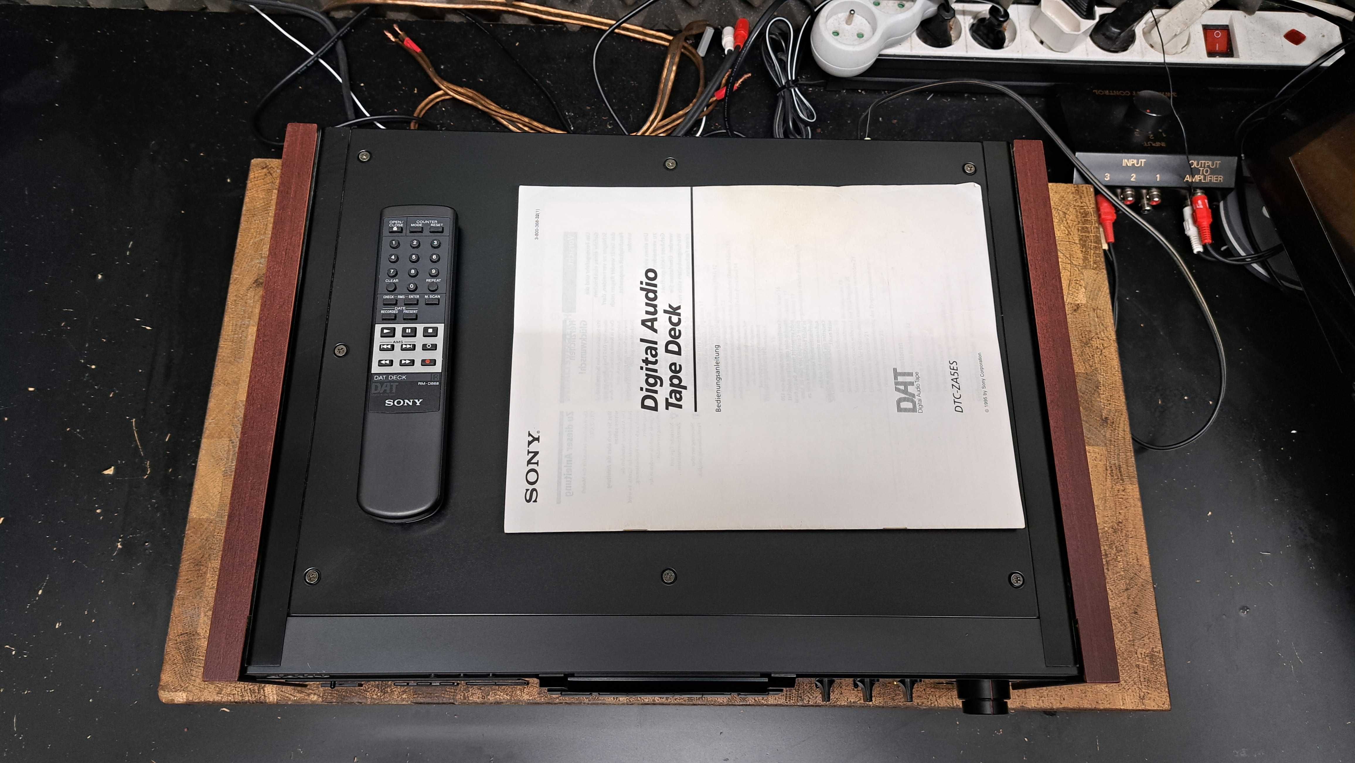 Magnetofon Dat Sony DTC-ZA5ES pilot instrukcja