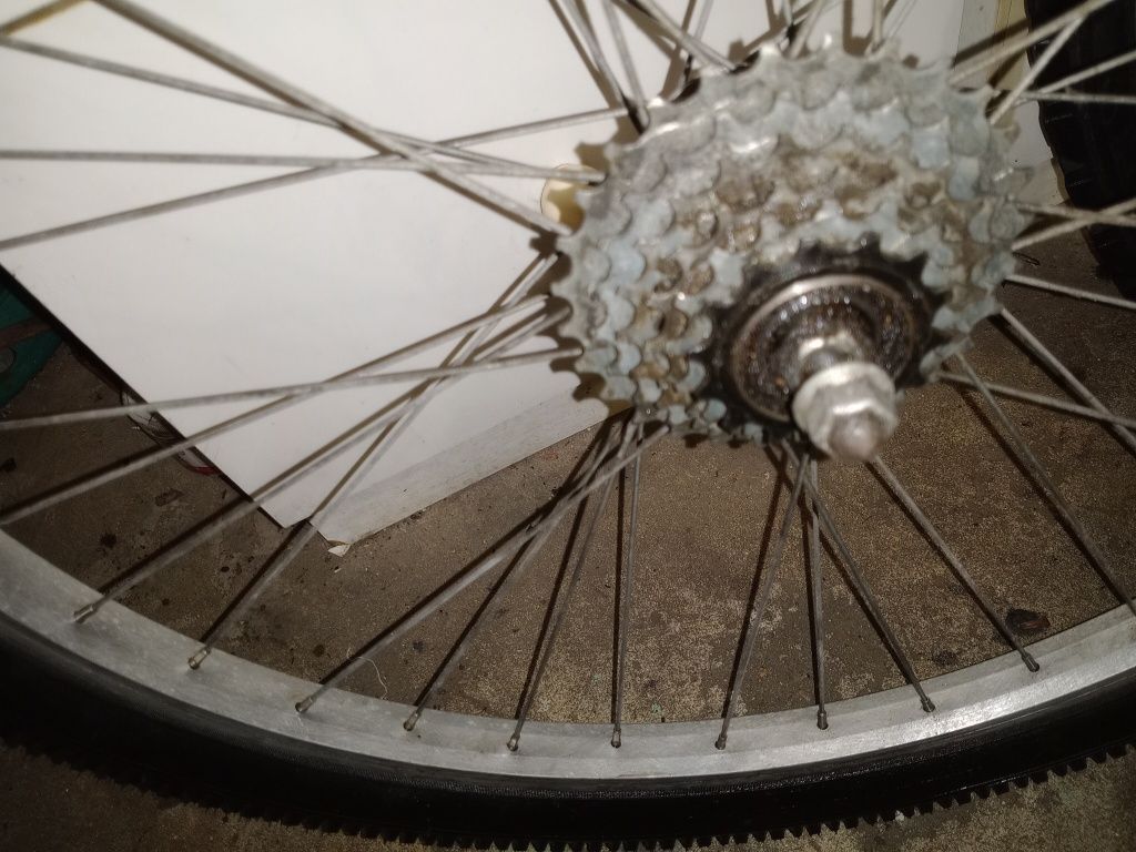 20€ par de rodas 26 frente e trás com pneus e câmara