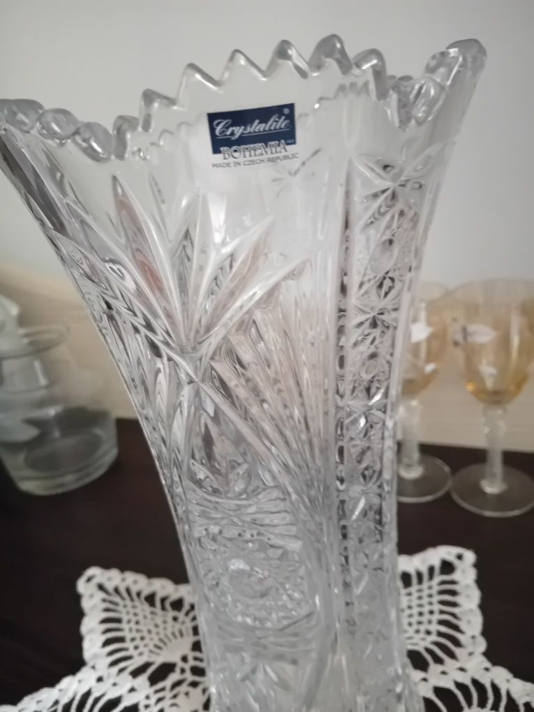 Продам вазу кришталеву.