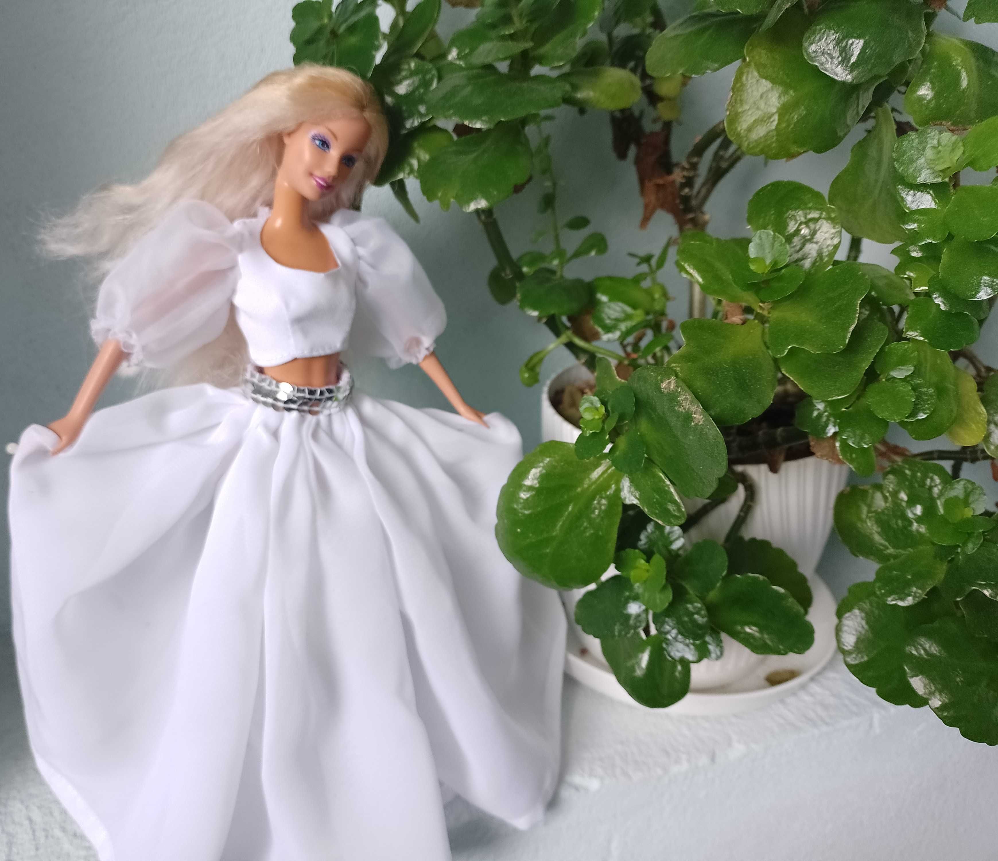 Biała sukienka dla lalki Barbie