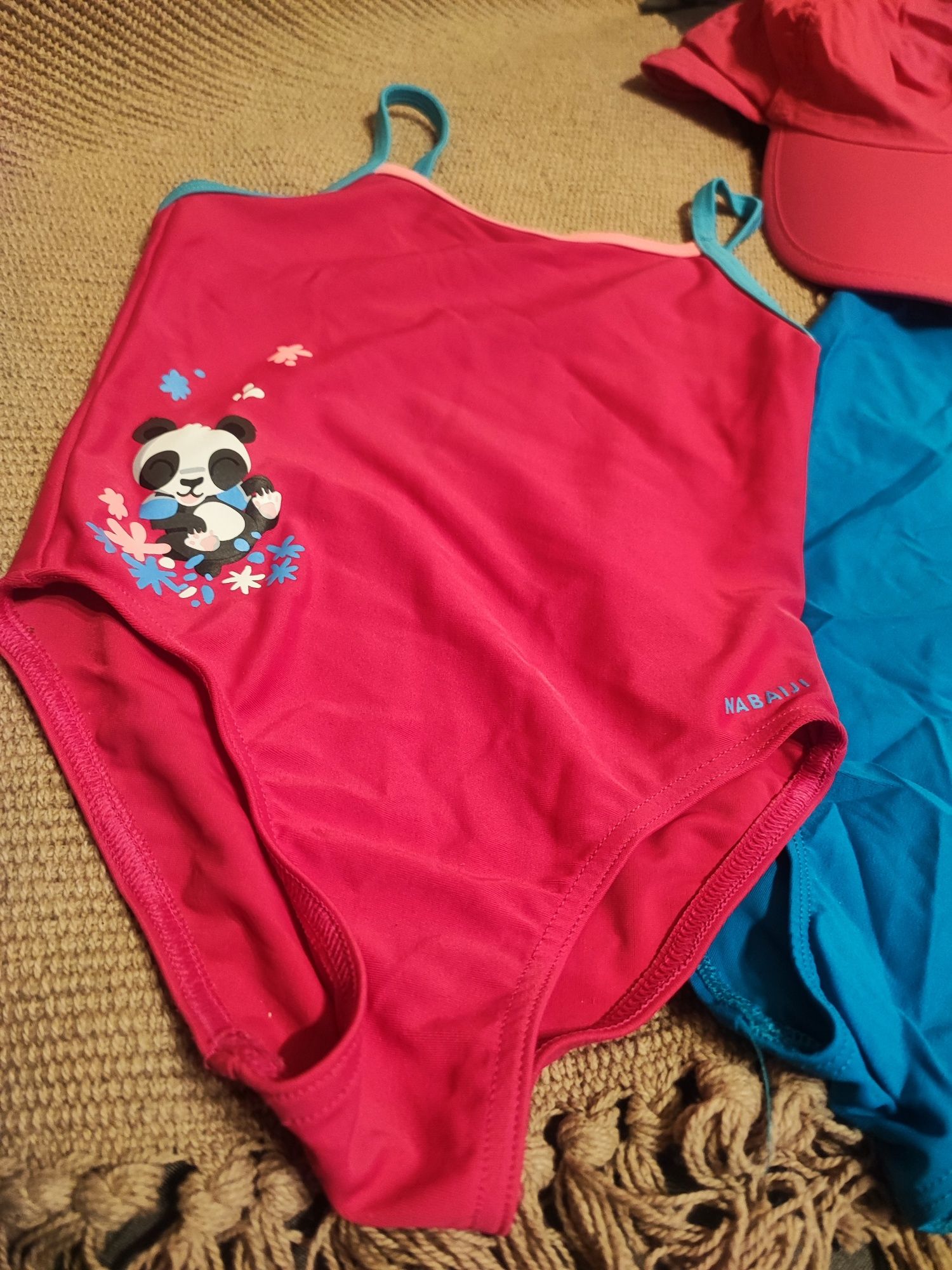Kostiumy kąpielowe dla dziewczynki plus czapka UV Decathlon 98- 104