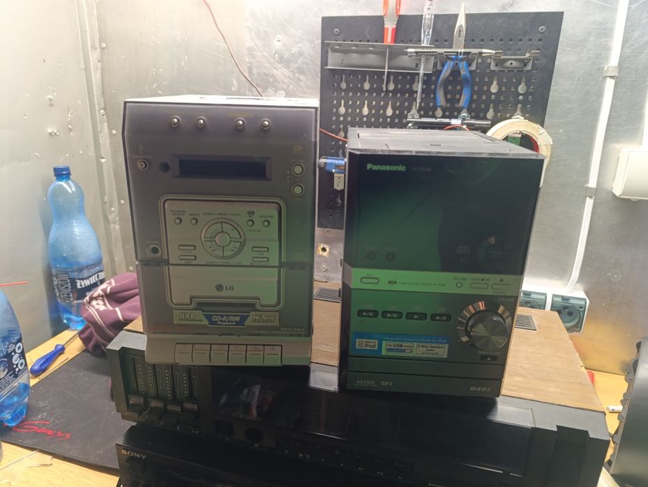 Dwie wieże LG i Panasonic