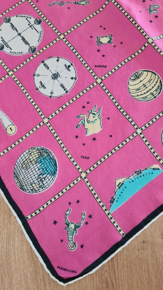 Chusta Apaszka Gawroszka Poszetka. Znaki zodiaku. Horoskop. Różowa