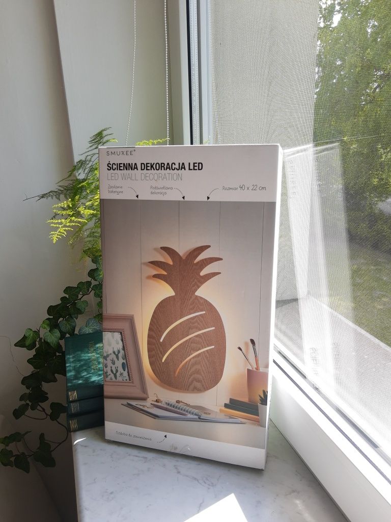 Dekoracja ścienna ananas LED