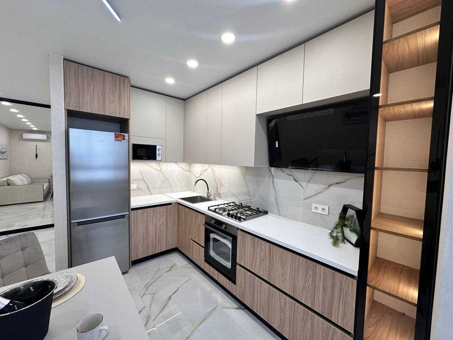 Продам ЭКСКЛЮЗИВ 68м2  2 Спальни + кухня-студия Днепровская Брама 2