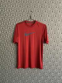 Чоловіча спортивна футболка nike dri-fit s-m