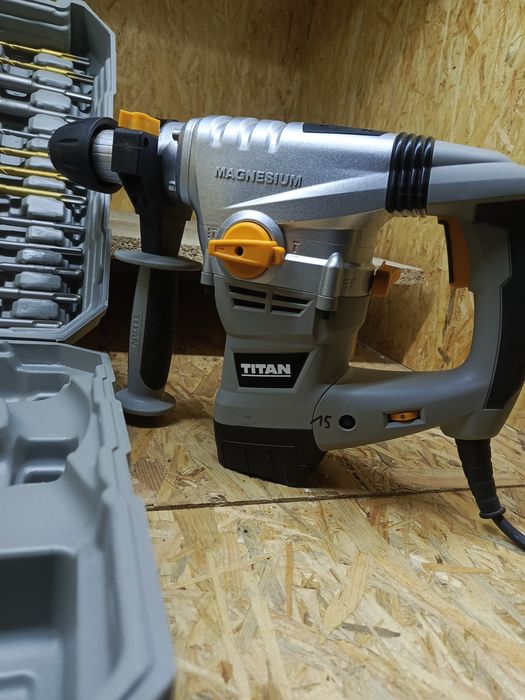 Mlotowiertarka mlot udarowy wyburzeniowy titan 1500w  Titan TTB631SDS