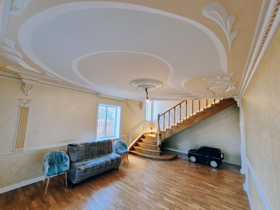 Новий окремий двоповерховий будинок з якісним ремонтом Центр р-н Подол