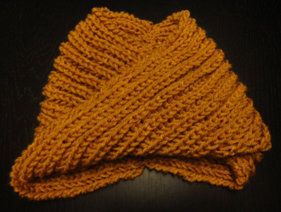 Gola artesanal torcida amarelo torrado