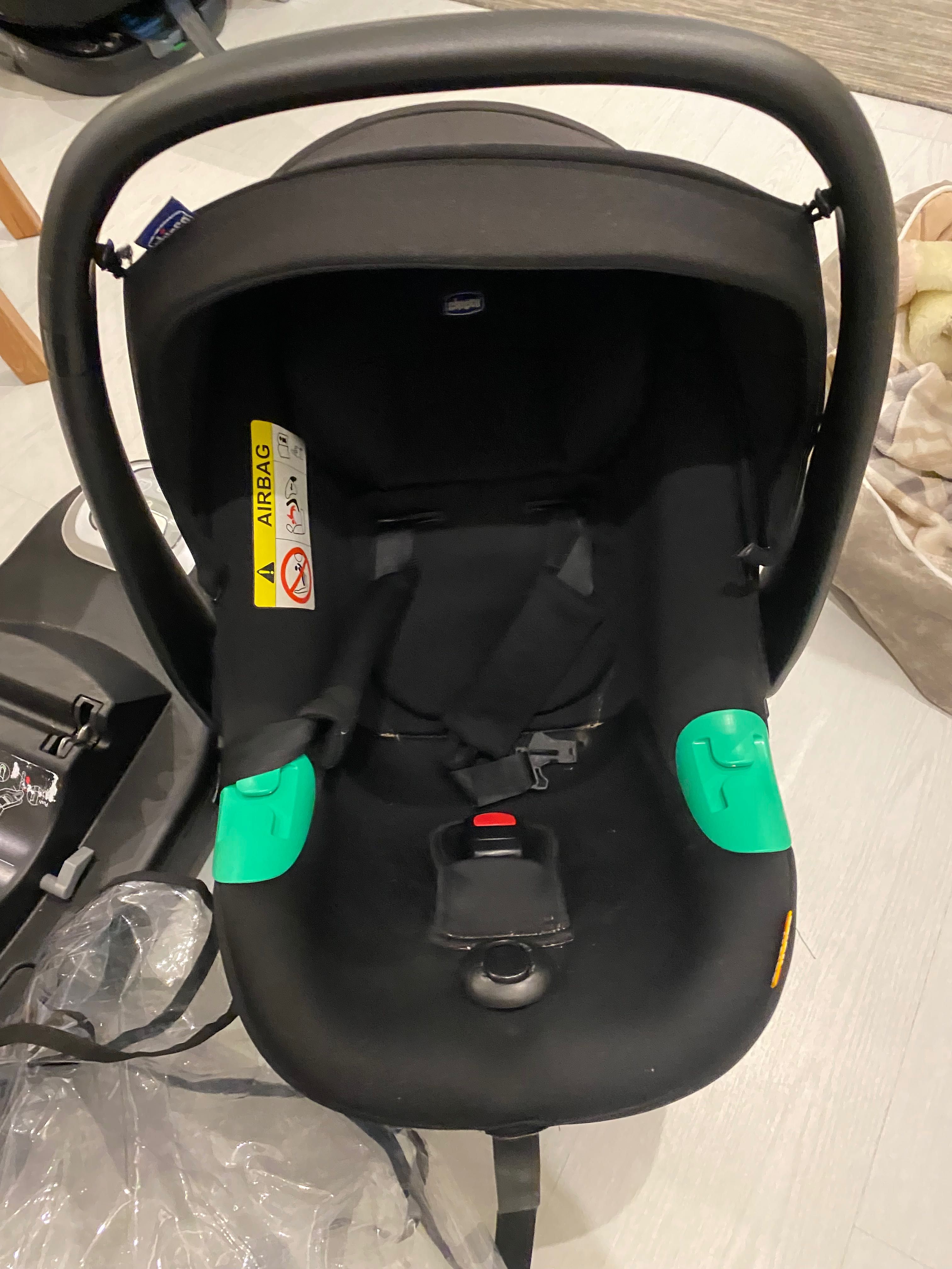 Vendo ovo Chicco, com isofix com pé e capa de chuva