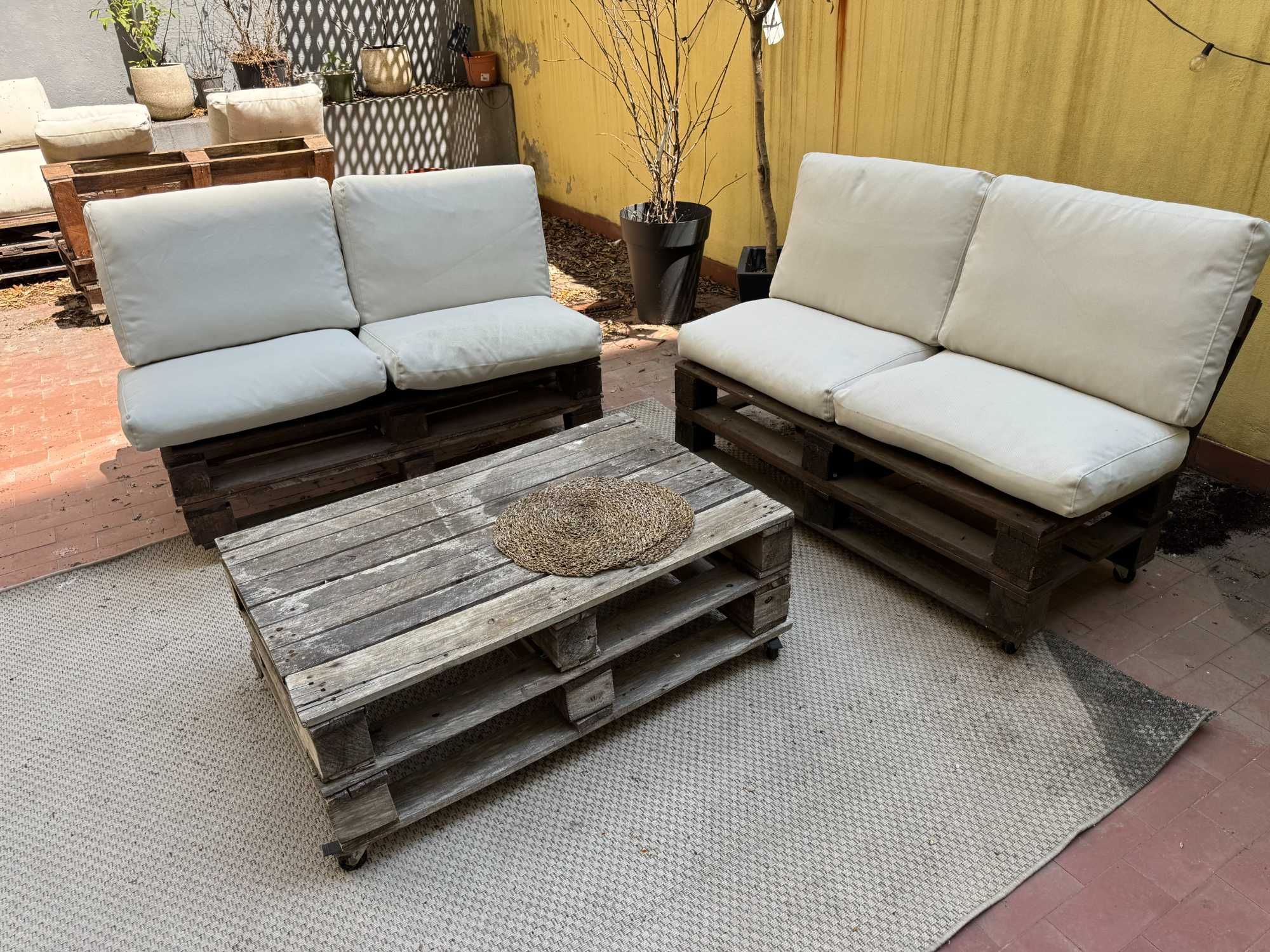 Conjunto de Sofás de Exterior com 8 Almofadas IKEA – €100