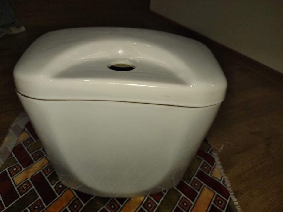 Продам бачок унітазу