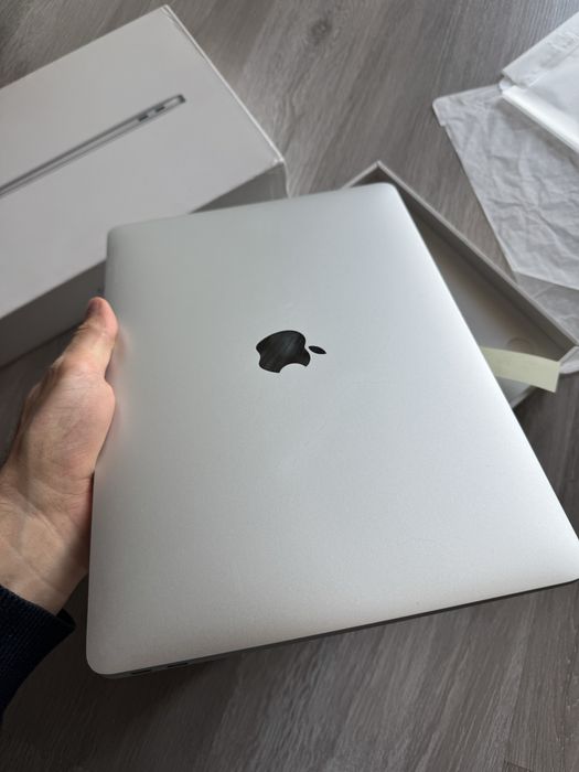 macbook air m1 (2020 рік) 256gb Офіційний