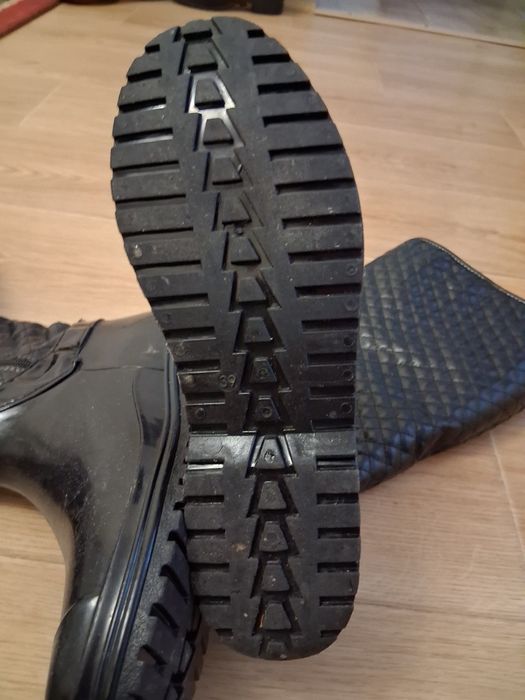 Продам жіночі сапоги.