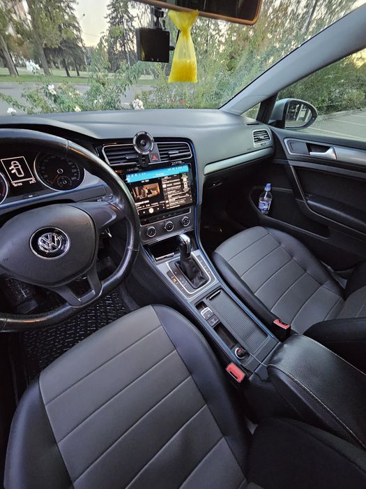 Продам Volkswagen Golf VII