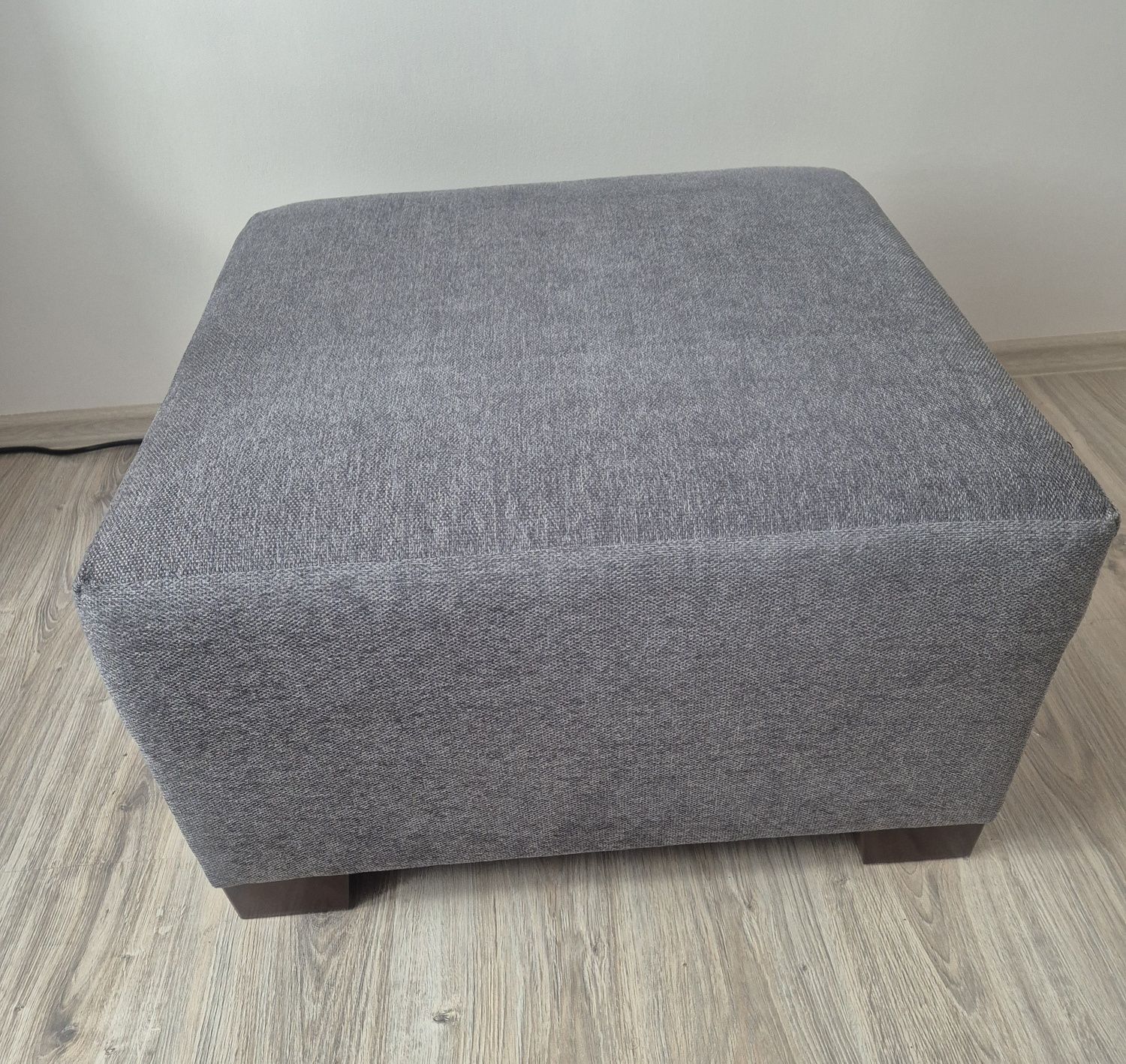 Puf, podnóżek 71 x71 x41 cm