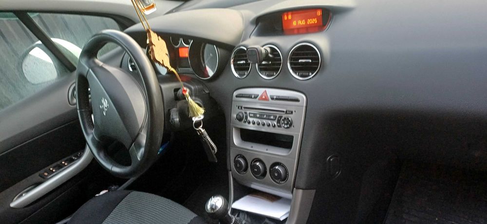 Автомобіль PEUGEOT 308 SW