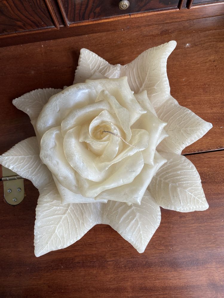 Vela em forma de rosa