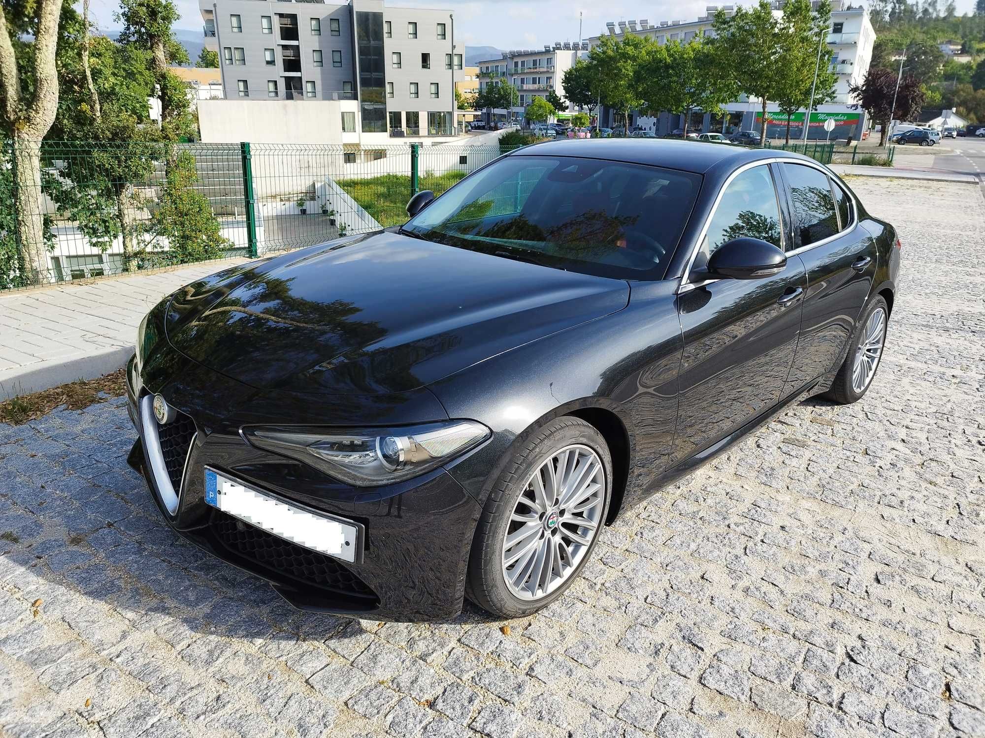 Alfa Romeo Giulia 2.2 JTD 180CV versão LUSSO (versão topo de gama) AT8