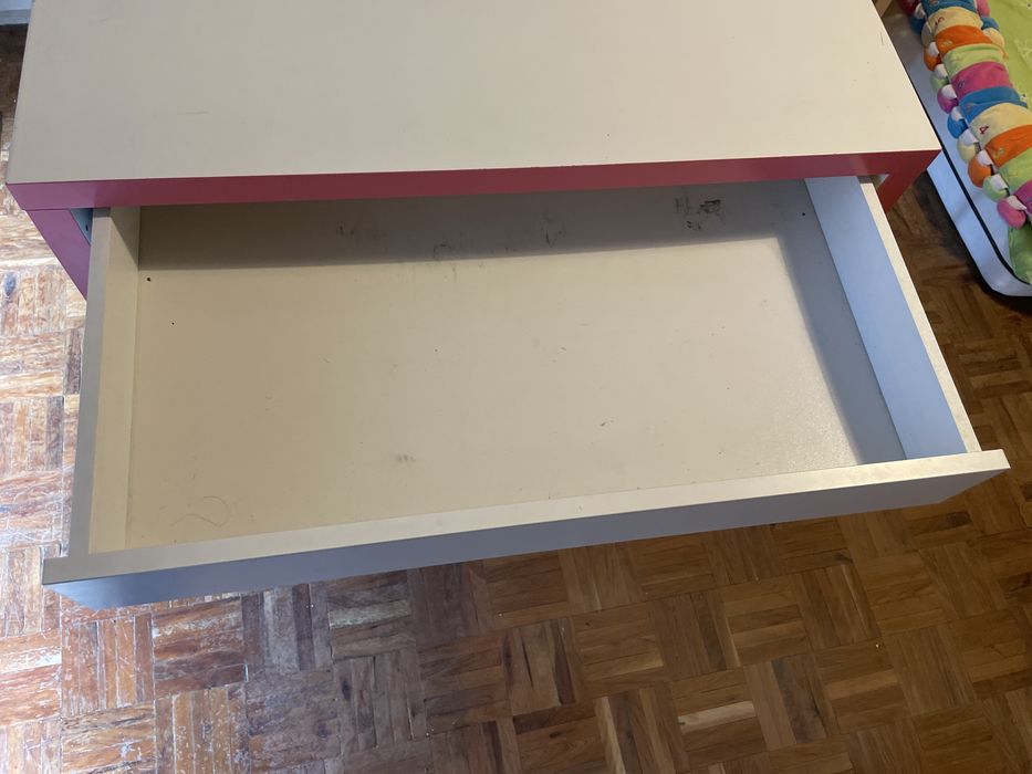 Mesa de Secretária Branca e Rosa