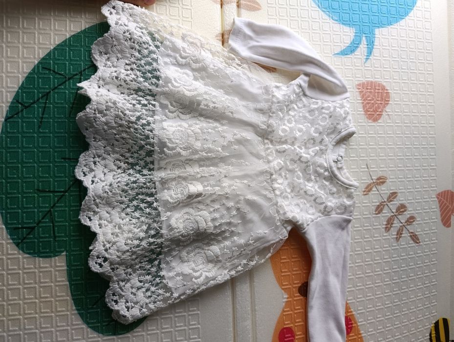 Святкове біле плаття з мереживом 3-6 міс