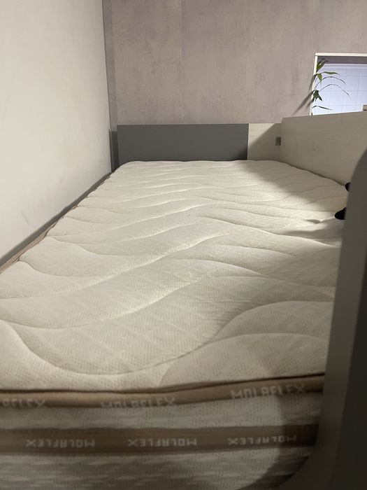 Estudio de madeira com secretaria