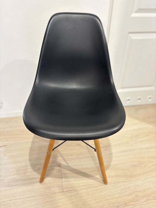 Krzesła skandynawskie czarne i białe