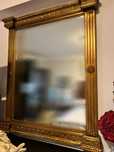 Espelho em gesso dourado