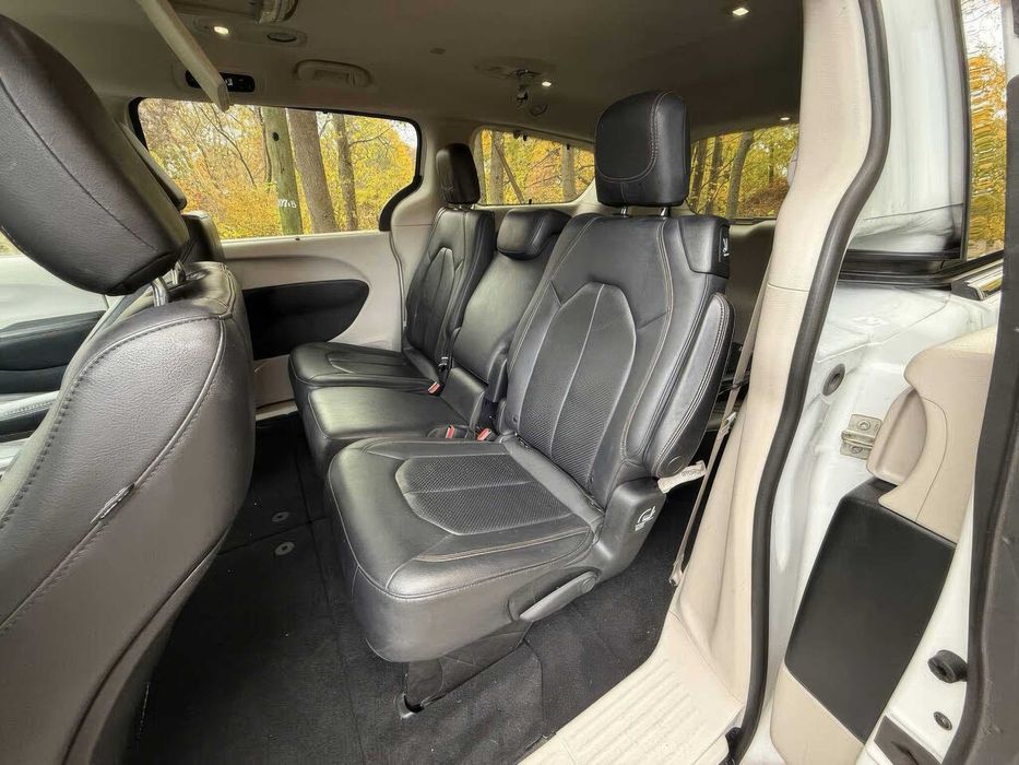 Chrysler Pacifica Touring L      2020