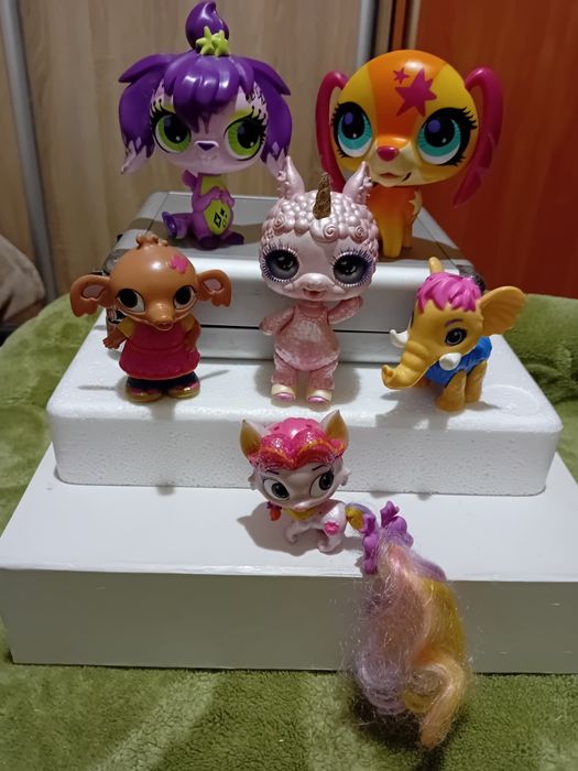 Фігуркі  LPS , та інші персонажі  з мультфільмів