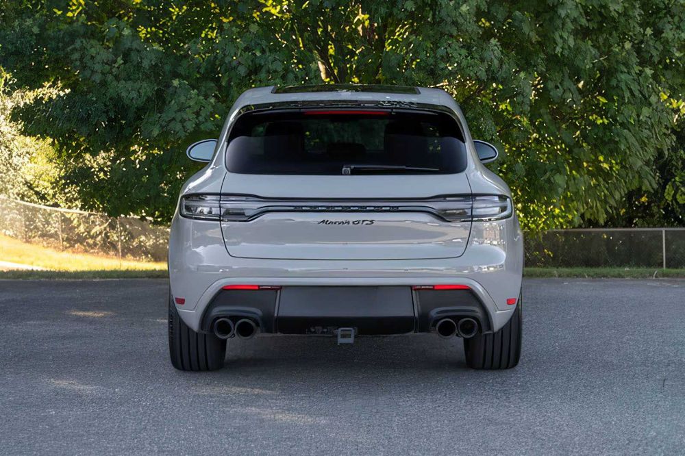 Porsche Macan      2023
