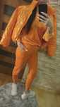 Pomaranczowy welurowy dres