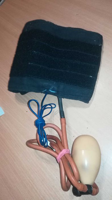 Stary ciśnieniomierz ręczny elektronika iad 1 PRL    M