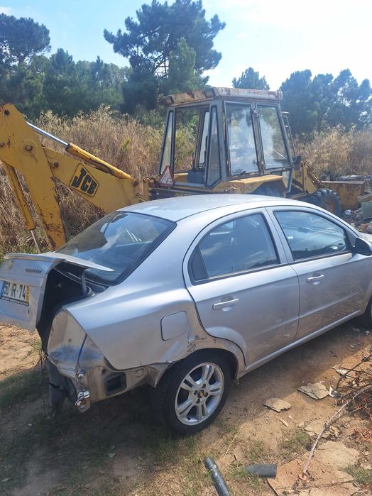 Chervolet aveo 1.4 16v 2010 acidentado