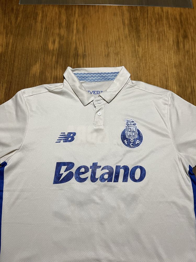 Camisola FC Porto terceiro equipamento 25/26 com “R.Mora 86” atrás
