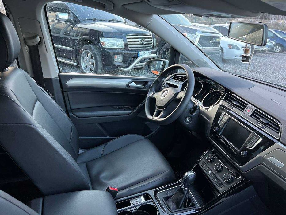 Volkswagen Touran 2016 рік 2.0 TDI DSG