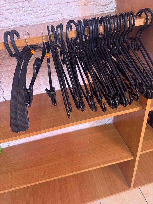 Wieszaki plastikowe czarne