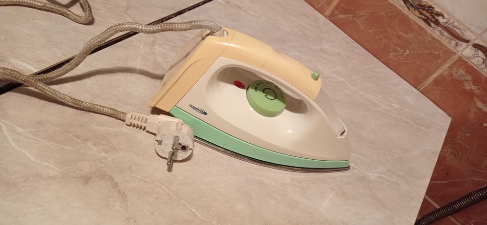 Утюг Essental FL - 1307